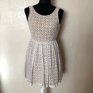 Eunishop cream lace dress with open back💐